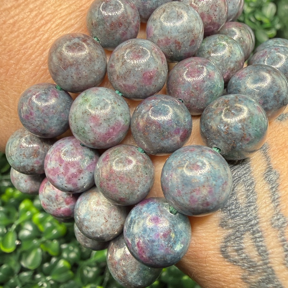 Ruby in Kyanite Beaded Bracelet *UV Reactive* - Picture 6 of 6